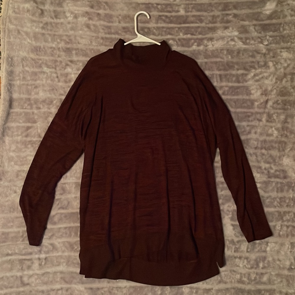 Ultra comfy and long XXL maroon and black sweater
